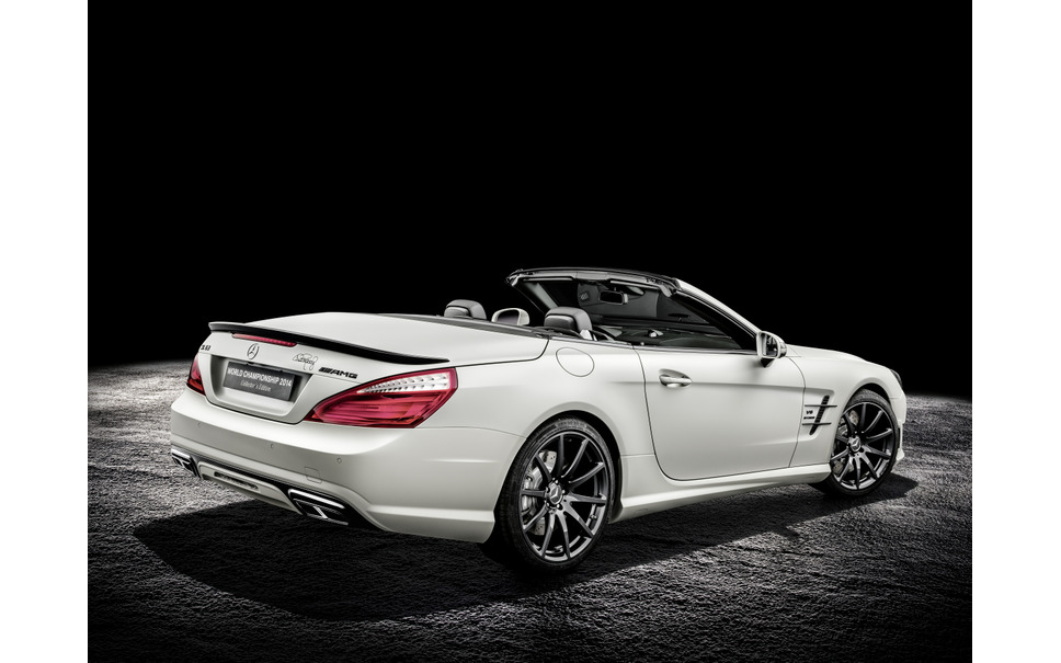 メルセデス Sl にf1ハミルトン ロズベルグ仕様 2台買えば少しお得 優勝記念車 7枚目の写真 画像 レスポンス Response Jp