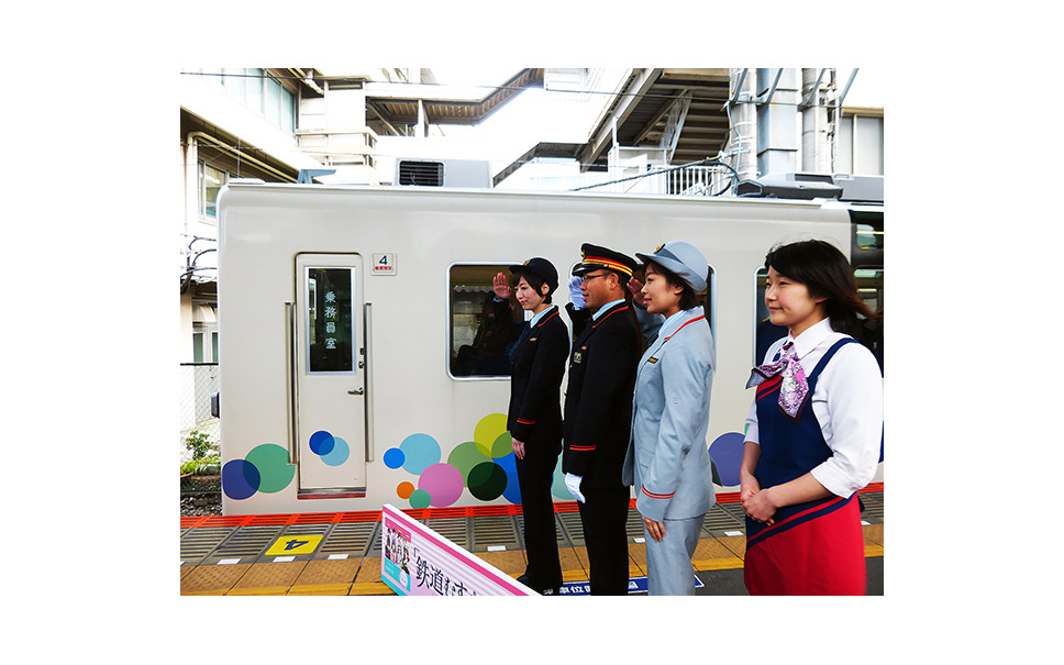 しぐさが違う 東武野田線大宮駅に現れた実物大の 鉄道むすめ 写真蔵 26枚目の写真 画像 レスポンス Response Jp