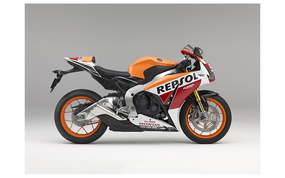 ホンダ レプソルカラーの Cbr1000rr Sp を限定発売 Motogp 3タイトル獲得記念 2枚目の写真 画像 レスポンス Response Jp ホンダ レプソルカラーの Cbr1000rr Sp を限定発売 Motogp 3タイトル獲得記念 2枚目の写真 画像 レスポンス Response Jp