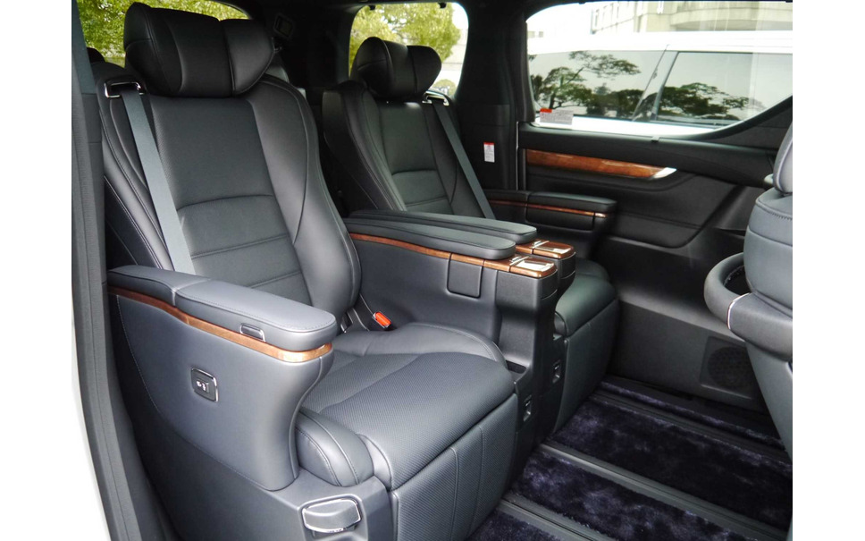 トヨタ ヴェルファイア 試乗 確かに室内は大空間高級サルーン 中村孝仁 2枚目の写真 画像 レスポンス Response Jp