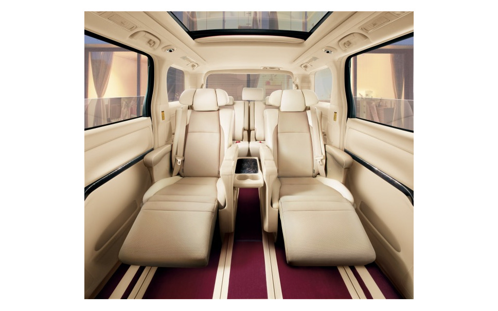 中古車市場で今なお人気 豪華を極めた大型ミニバン トヨタ アルファード 2代目 ヴェルファイア 初代 6枚目の写真 画像 レスポンス Response Jp