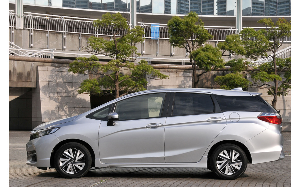 ホンダ シャトル 試乗 内装 走りともに いかにもベースグレード なガソリン車 青山尚暉 3枚目の写真 画像 レスポンス Response Jp