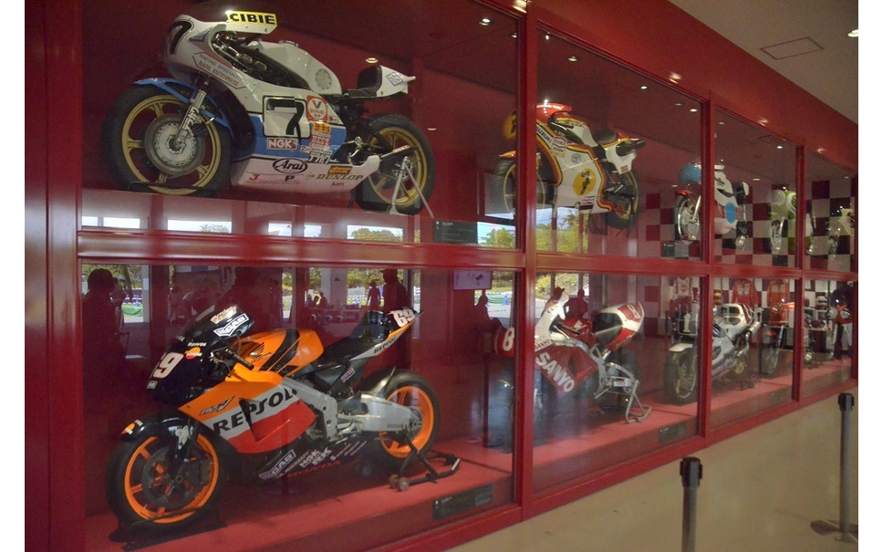 鈴鹿8耐 レースだけじゃない レーシングシアター には歴代優勝マシン展示 6枚目の写真 画像 レスポンス Response Jp 鈴鹿8耐 レースだけじゃない レーシングシアター には歴代優勝マシン展示 6枚目の写真 画像 レスポンス Response Jp
