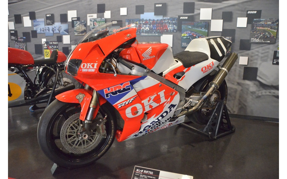 鈴鹿8耐 レースだけじゃない レーシングシアター には歴代優勝マシン展示 4枚目の写真 画像 レスポンス Response Jp 鈴鹿8耐 レースだけじゃない レーシングシアター には歴代優勝マシン展示 4枚目の写真 画像 レスポンス Response Jp