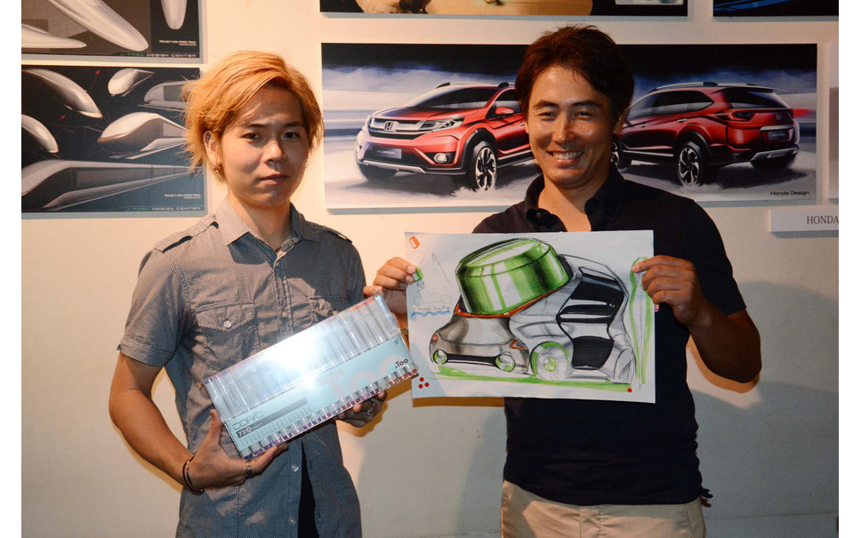 コピック賞の平田将基さん（左）