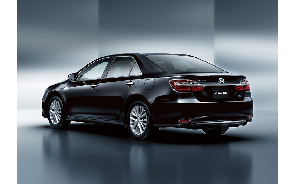 ダイハツ ハイブリッド乗用車 アルティス を一部改良 カムリ Oem 2枚目の写真 画像 レスポンス Response Jp