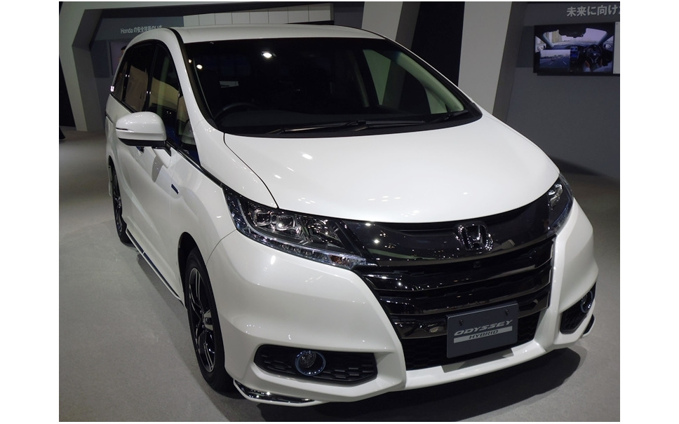 東京モーターショー15 ホンダ オデッセイ ハイブリッド 登場 ガソリン車との違いとは 2枚目の写真 画像 レスポンス Response Jp 東京モーターショー15 ホンダ オデッセイ ハイブリッド 登場 ガソリン車との違いとは 2枚目の写真 画像 レスポンス Response Jp