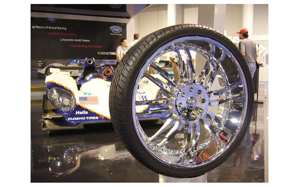 Sema06 32インチも登場 止まらないタイヤの大径化 4枚目の写真 画像 レスポンス Response Jp