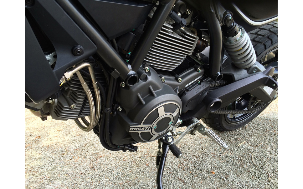 ドゥカティ スクランブラー アイコン 試乗 アクセル開け始めのドカンとくる力強さが 青木タカオ 12枚目の写真 画像 レスポンス Response Jp