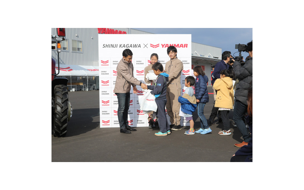 香川真司 夢や希望を持って頑張ってほしい ヤンマークリスマスイベント 2枚目の写真 画像 レスポンス Response Jp