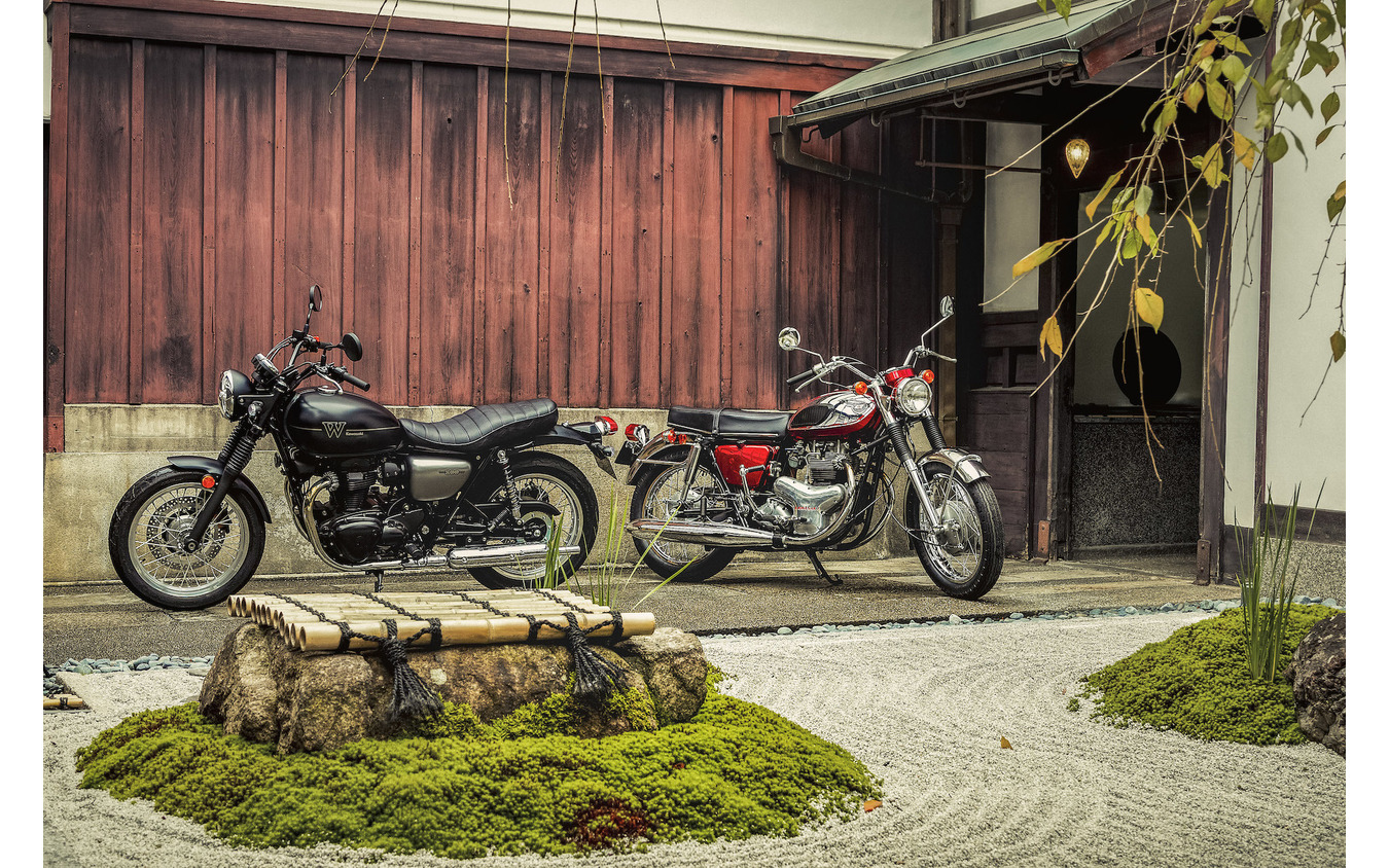 W800ストリートとW1（写真右）。