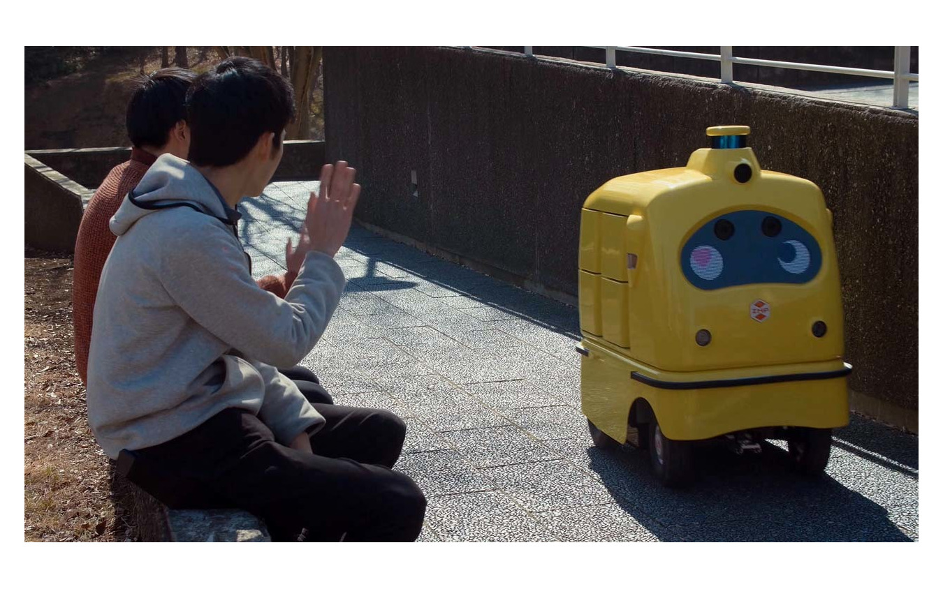 宅配ロボット(CamRo Deli)は走行中にすれ違った人たちに表情を変えたり言葉を発して愛想を振る舞う