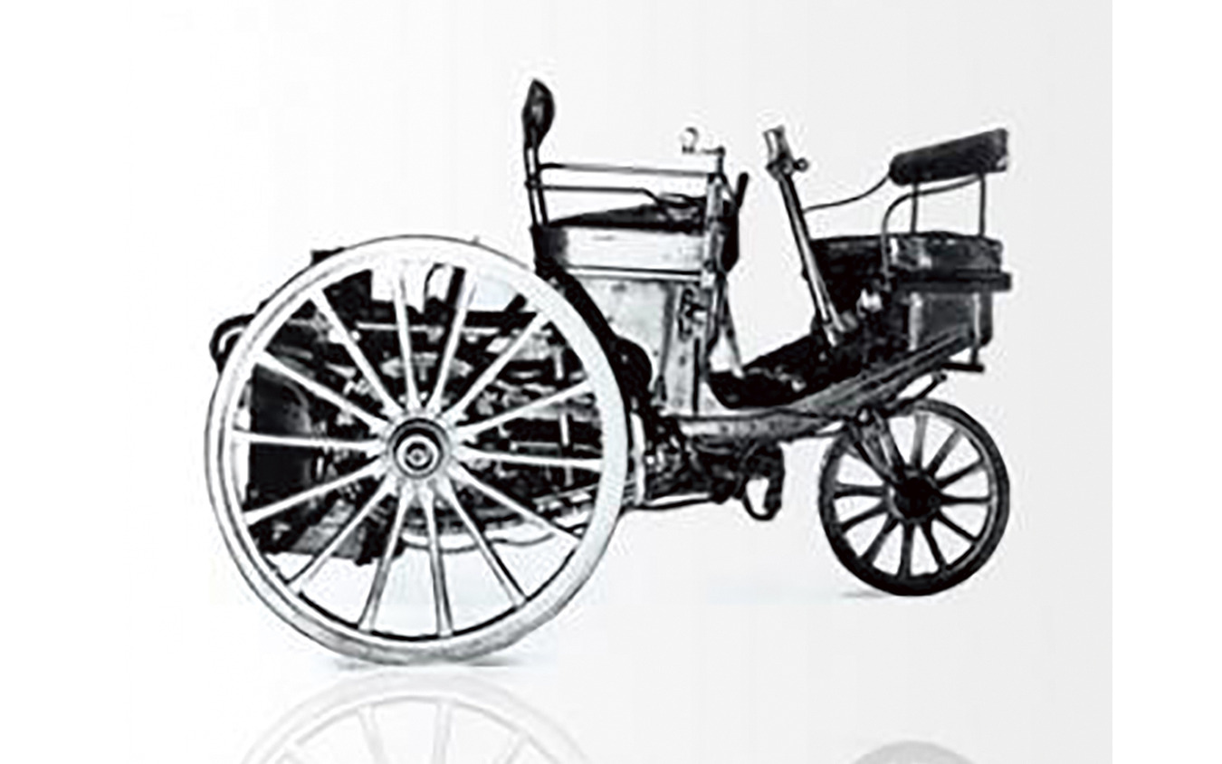 1890年に誕生したプジョーの第一号車。蒸気を動力とする三輪車だった。