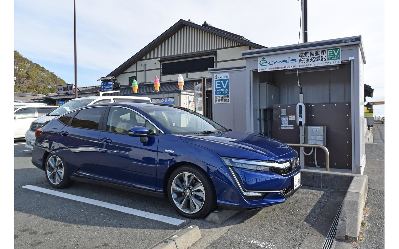 静岡最西部の道の駅「潮見坂」で普通充電。5時間10分で満充電となり、自動切断された。ちなみに4時間強で90%くらいになるので、そこでやめるのが効率的。普通充電の場合、課金されてもガソリンで走るより走行コストが安い。