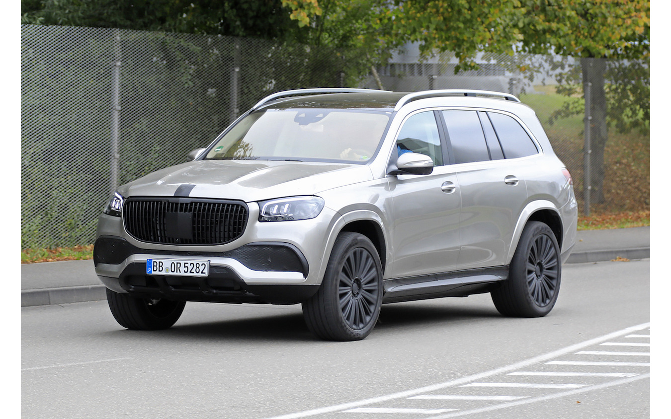 メルセデスマイバッハ 初のSUV「マイバッハGLS」(仮)プロトタイプ(スクープ写真)