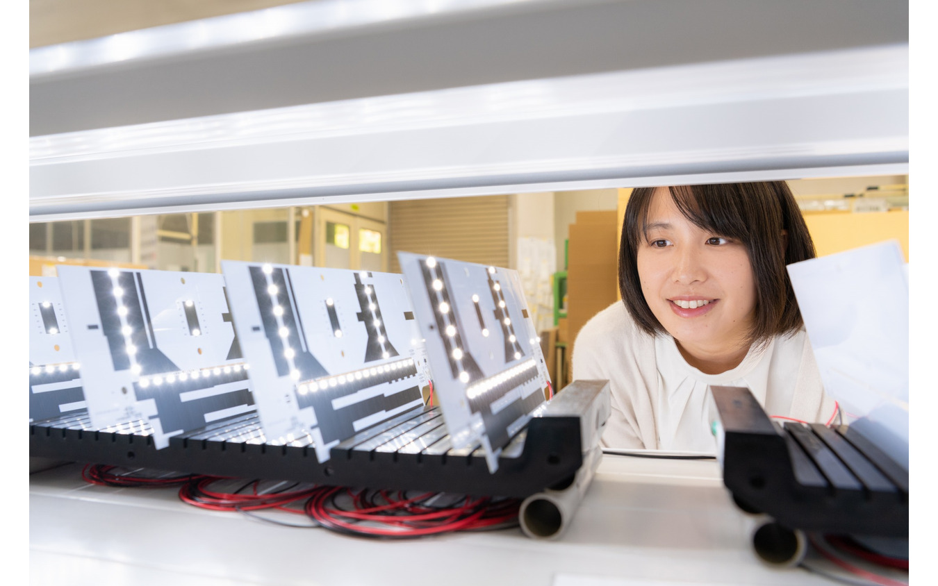 LEDの点灯テストであるエイジングを行っている