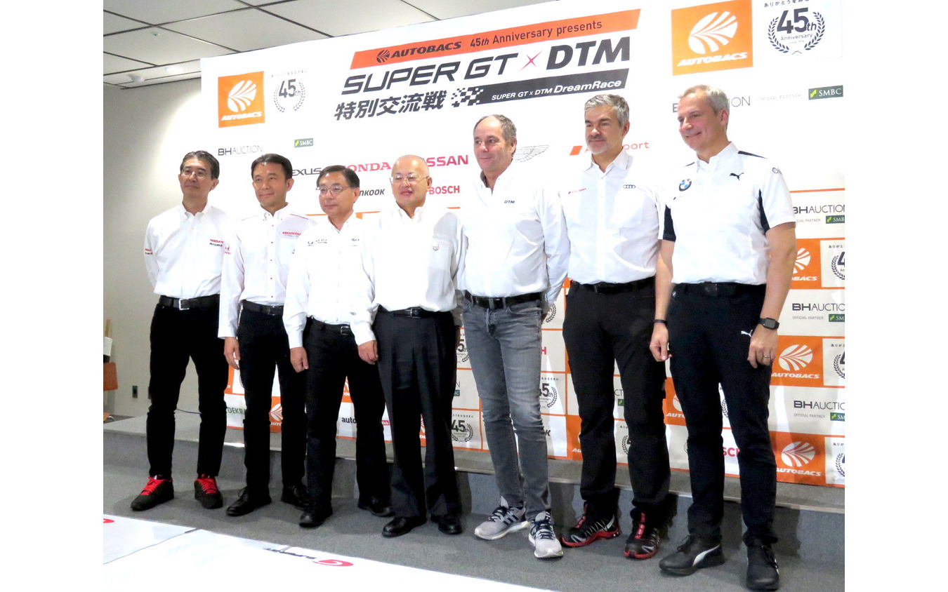 両シリーズの代表や5メーカーのモータースポーツ首脳が富士で一堂に会した（右から2人目がアウディのガス氏）。