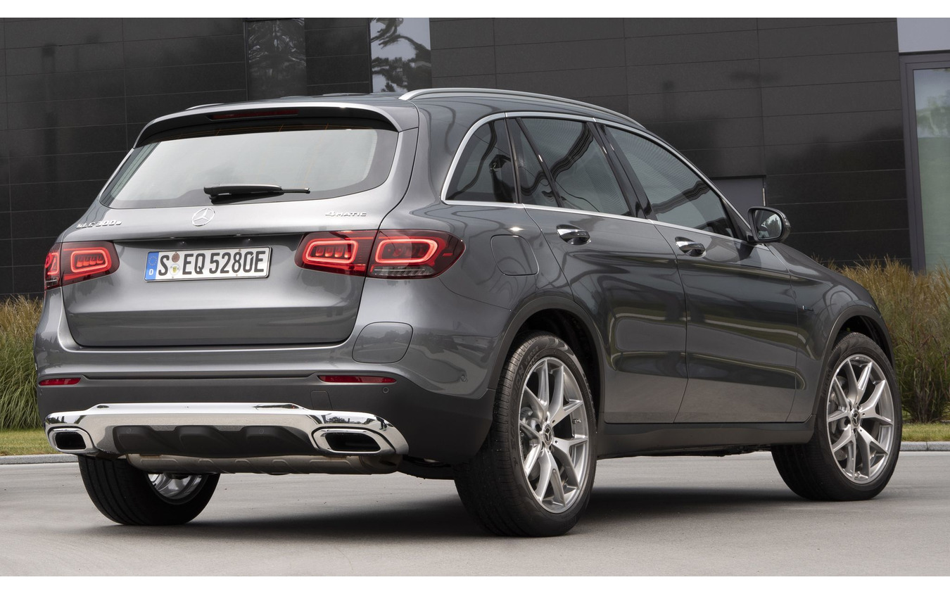 メルセデスベンツGLC改良新型の PHV「GLC 300 e 4MATIC」