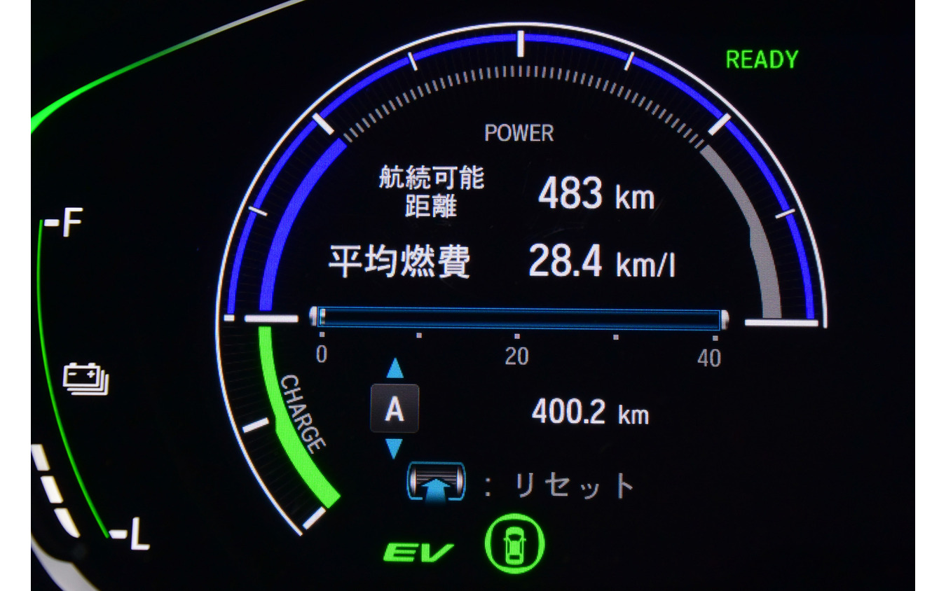 燃費は速いペースで走ったことを考慮すると驚くべき高水準で推移。日本の速度レンジでは最新のディーゼルでもマイルドハイブリッドなどの飛び道具を備えないかぎり、CO2排出量でガソリンフルハイブリッドに勝つのはもはや難しいだろうと感じられた。