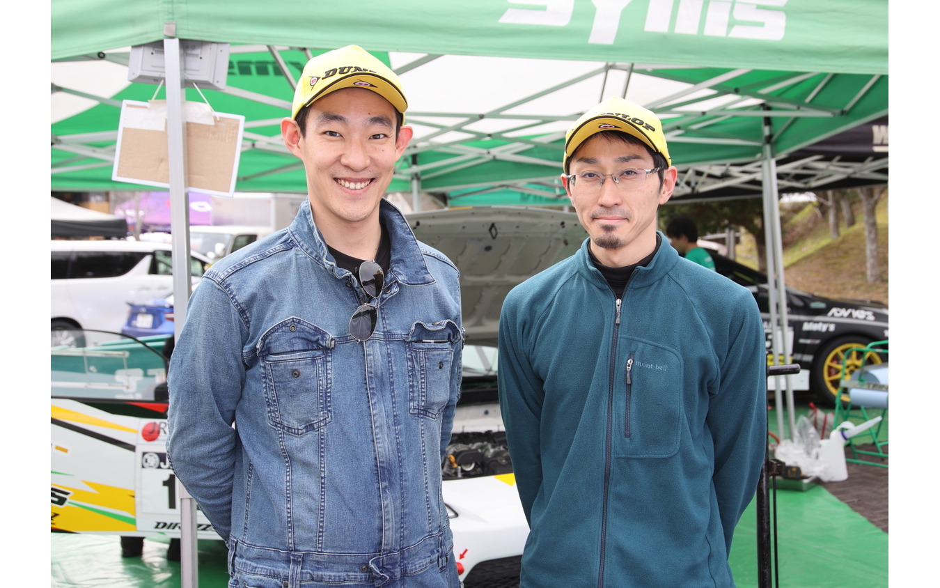 中平勝也さん（左）とコ・ドライバーの行徳聡さん（右）