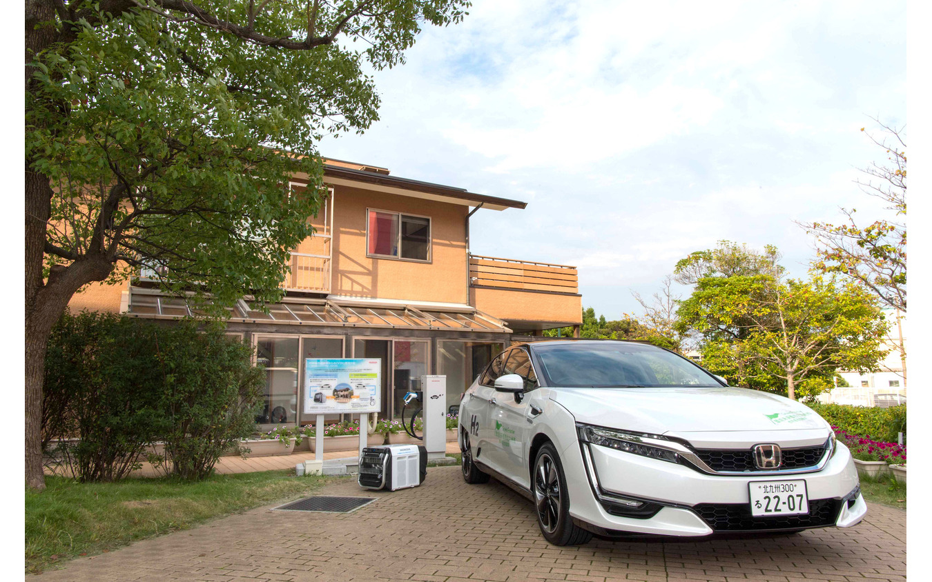 ホンダが展開する北九州市エコハウスと燃料電池車のクラリティ・フューエル セル