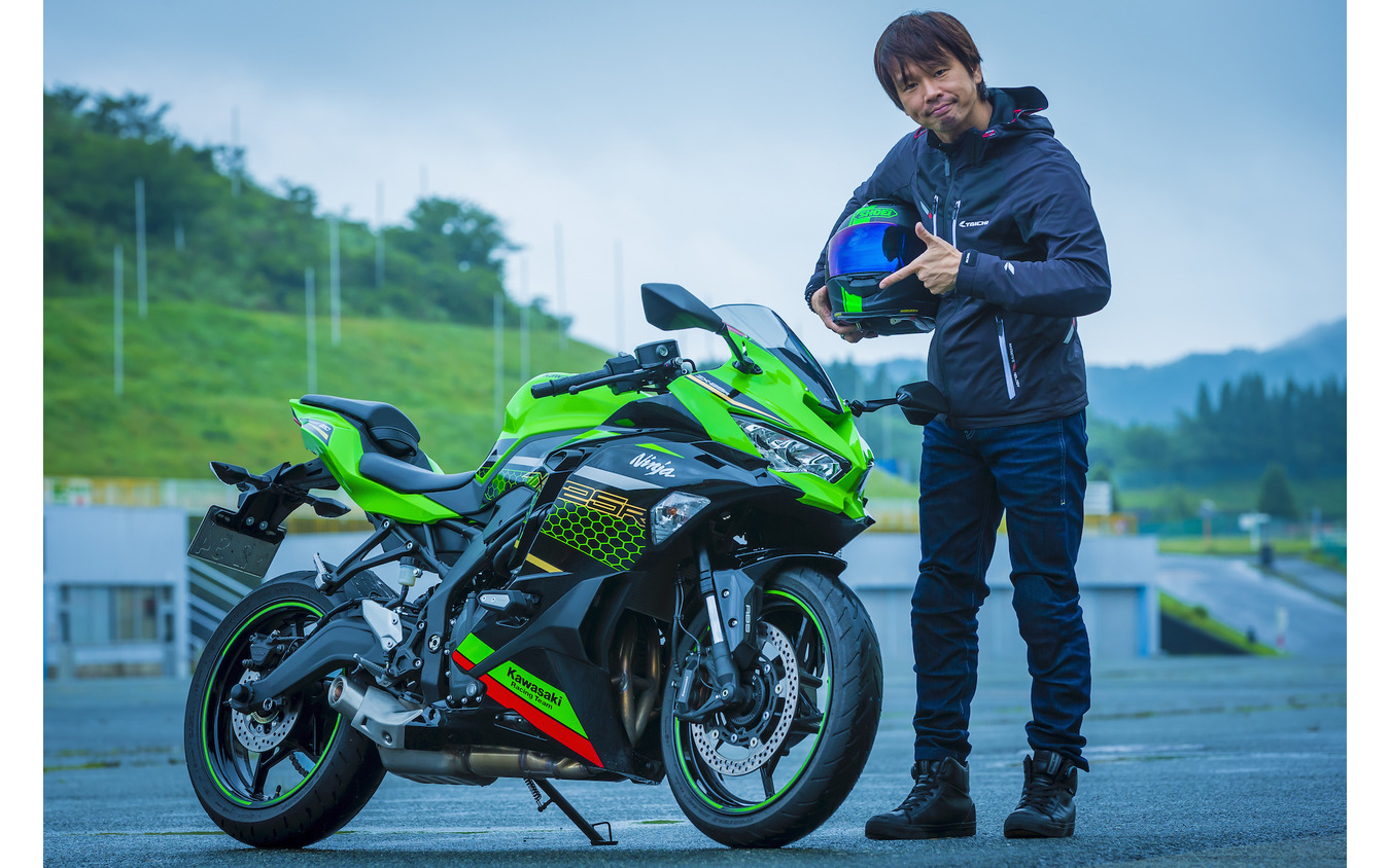 カワサキ ZX-25R 試乗】18,000回転まで官能的な4発サウンドと カワサキ ZX-25R 試乗】18,000回転まで官能的な4発サウンドと