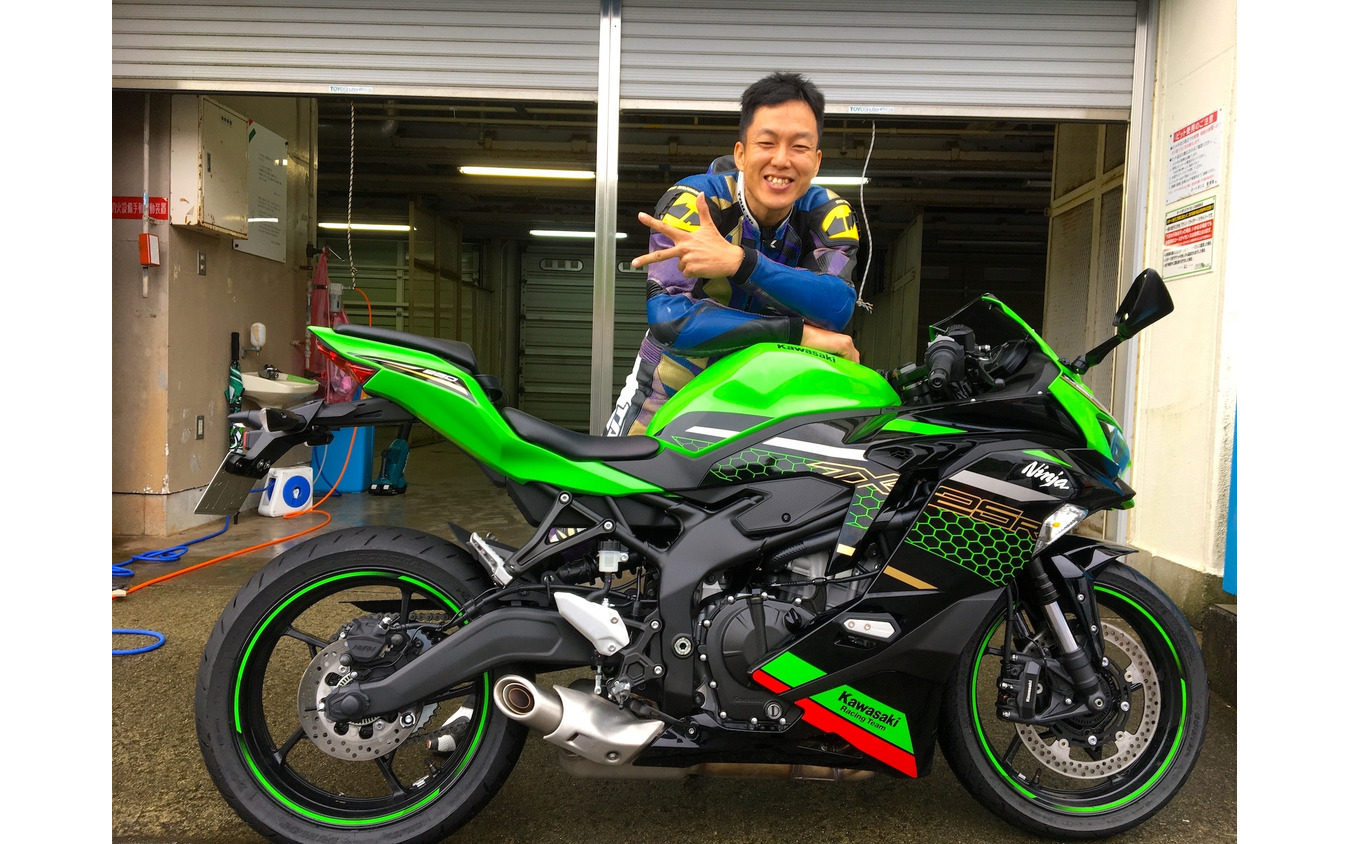 カワサキ ZX-25R 試乗】18,000回転まで官能的な4発サウンドと カワサキ ZX-25R 試乗】18,000回転まで官能的な4発サウンドと