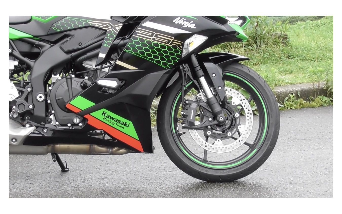 カワサキ ZX-25R 試乗】18,000回転まで官能的な4発サウンドと カワサキ ZX-25R 試乗】18,000回転まで官能的な4発サウンドと