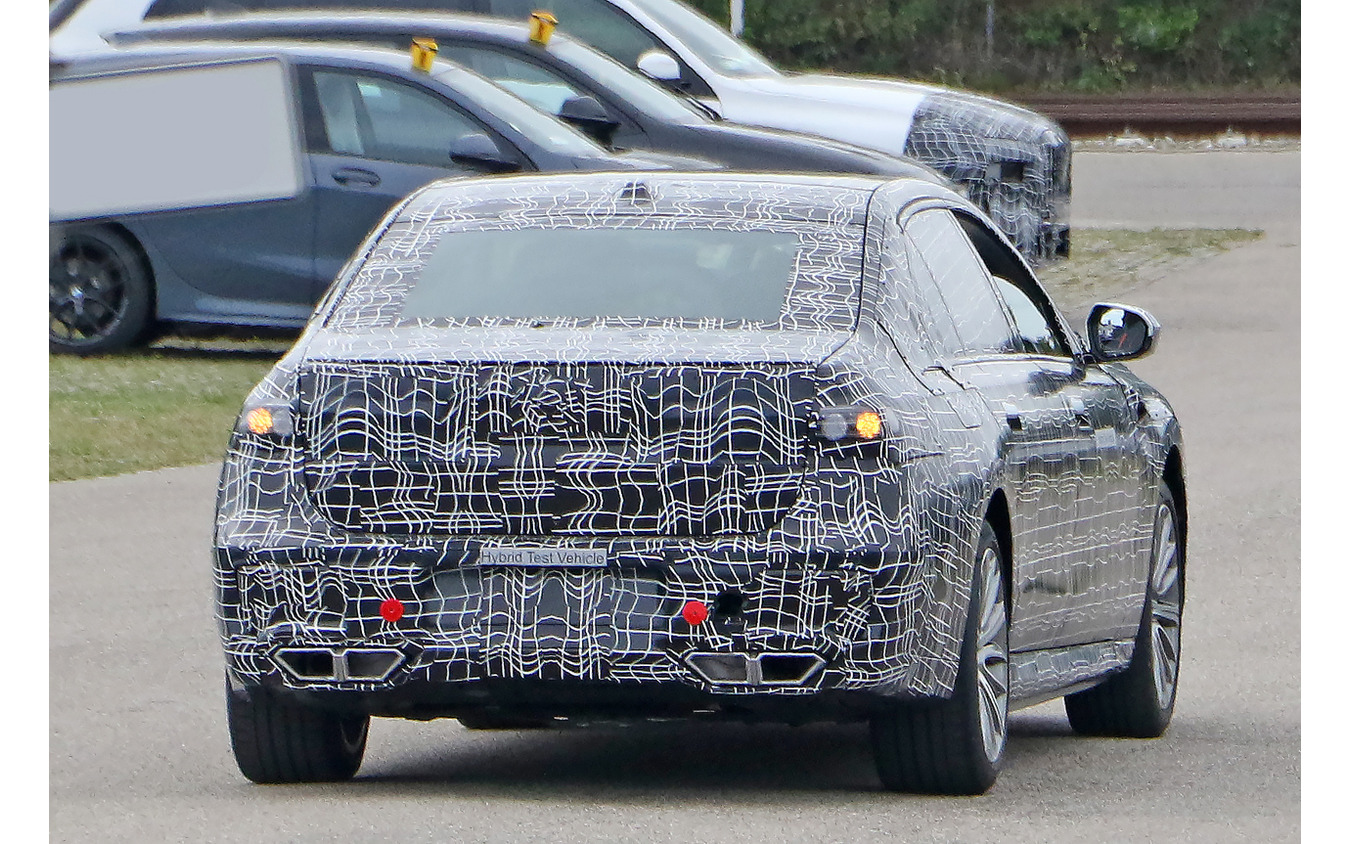 BMW 7シリーズ PHEV次期型プロトタイプ（スクープ写真）