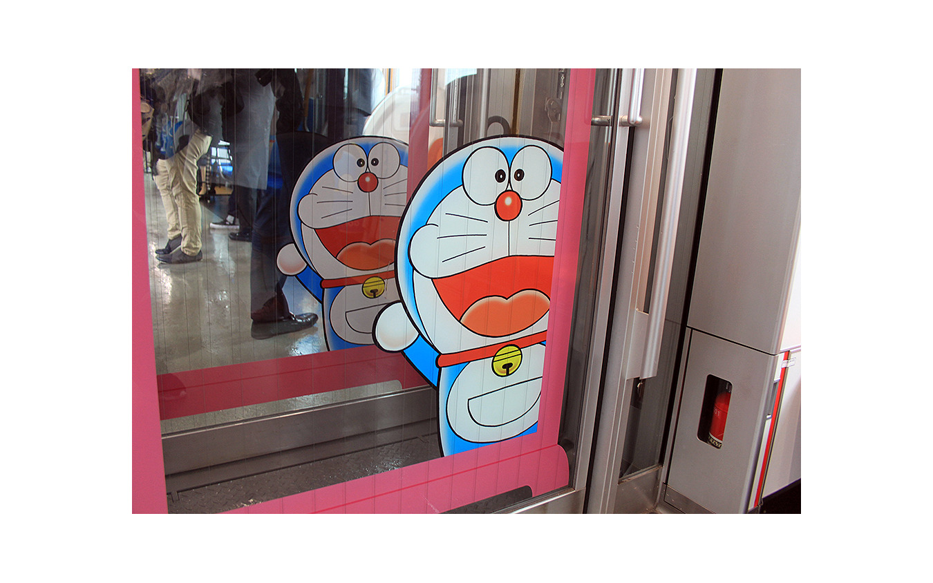 西武鉄道30000系「DORAEMON－GO！」