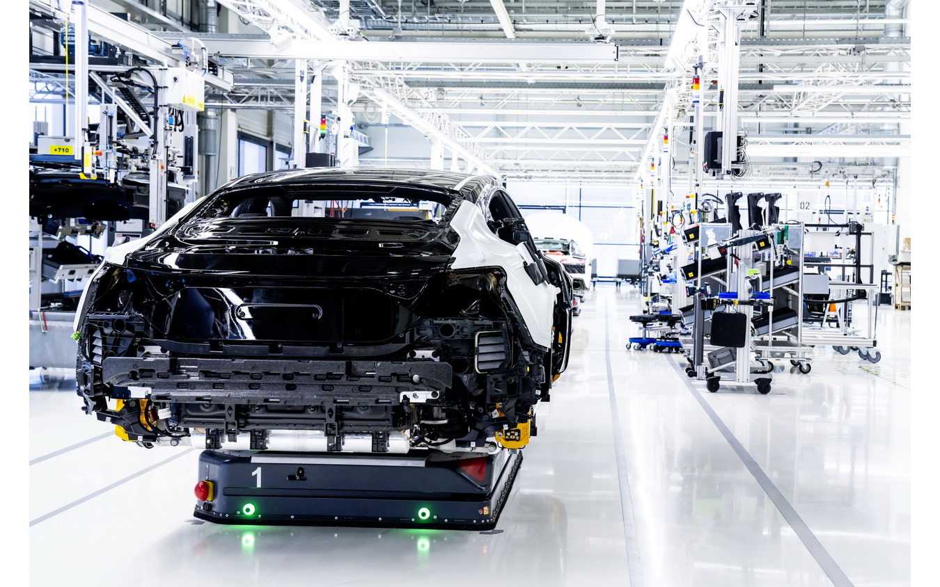 ドイツ・ネッカーズルムのベーリンガーホフ工場で量産が開始されたアウディ e-tron GT