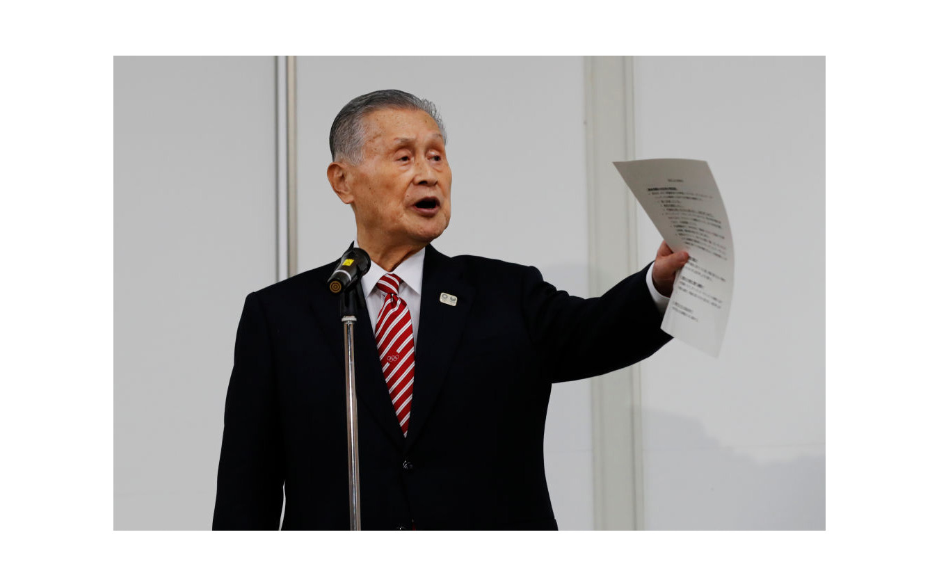 謝罪会見する東京オリンピック・パラリンピックの大会組織委員会の森喜朗会長