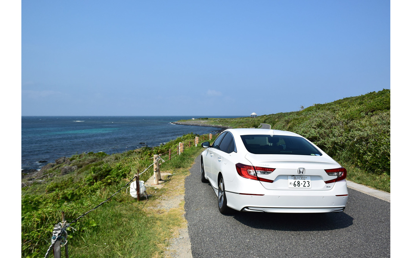 山口・角島の海辺にて。