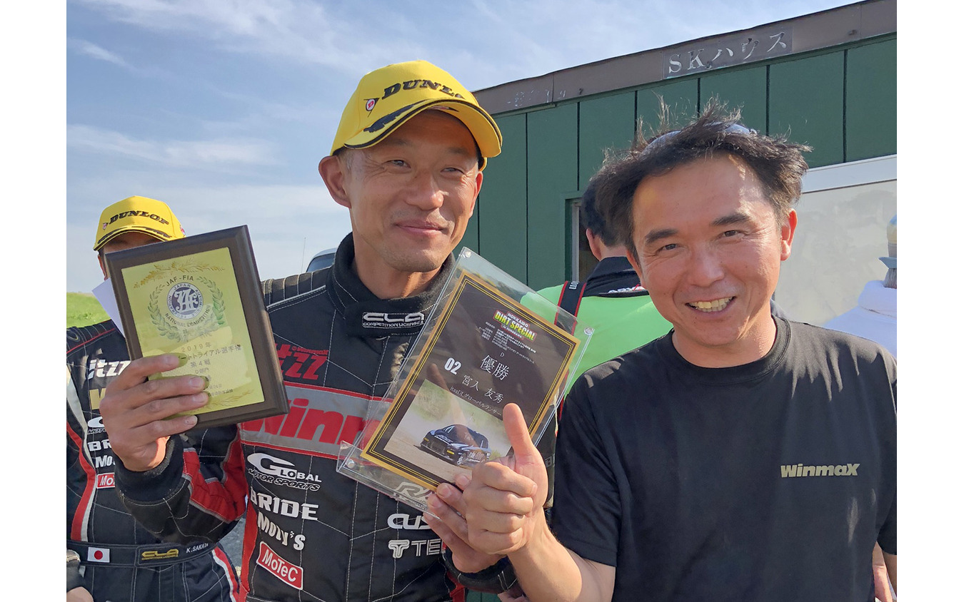 宮入友秀さん（左）と 圭rallyprojectチーフメカニック 神田誠さん（右）