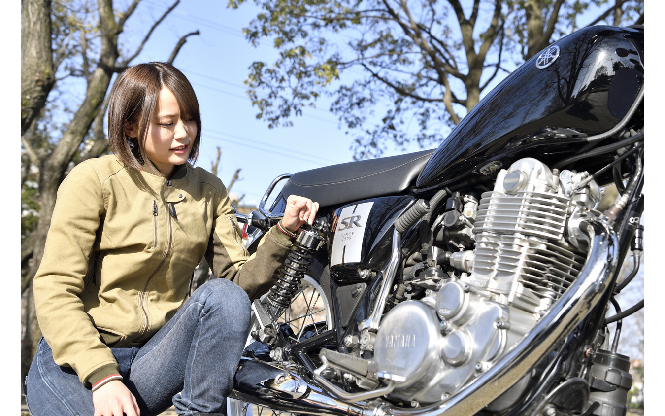 ヤマハ SR400と小鳥遊レイラさん