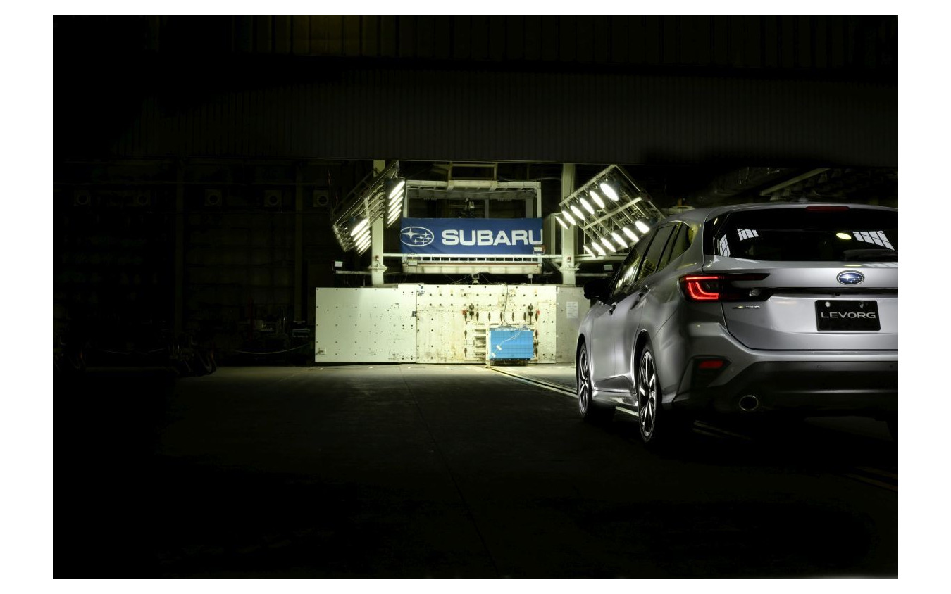 新型スバル・レヴォーグ:JNCAP ファイブスター大賞獲得