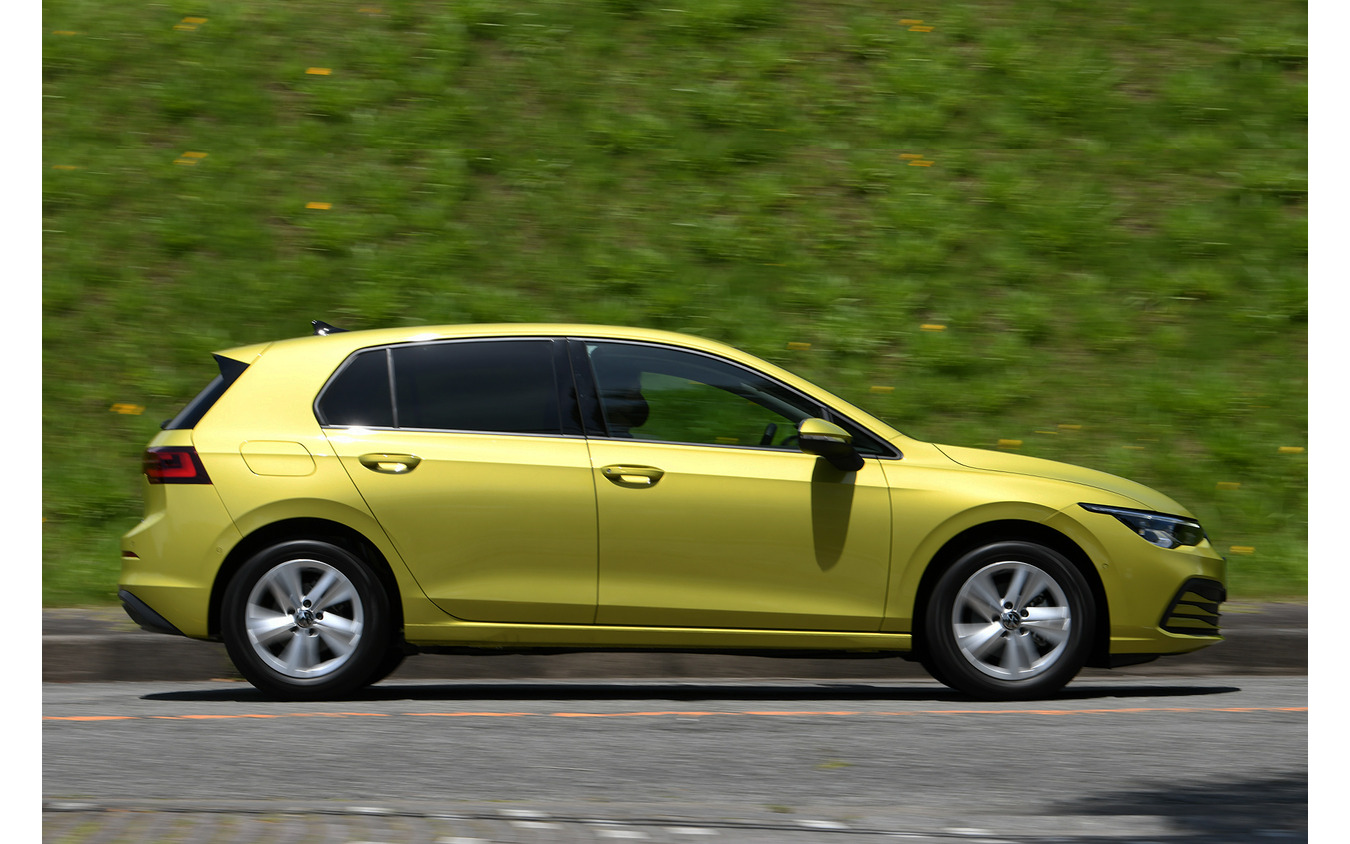 VW ゴルフ 新型（1.0 eTSI Active）