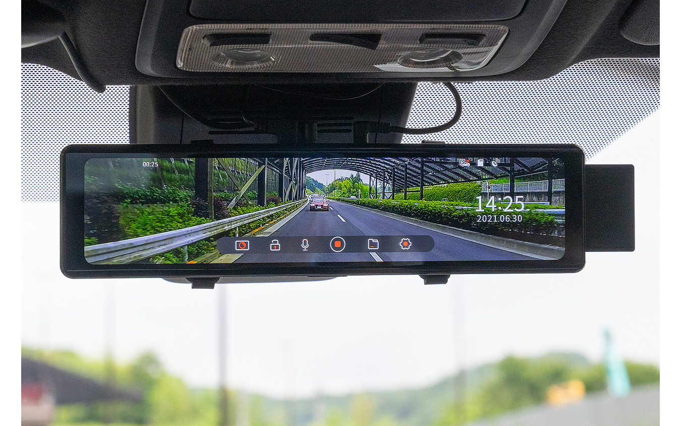スタイリッシュで高機能デジタルルームミラー型ドライブ スタイリッシュで高機能デジタルルームミラー型ドライブ