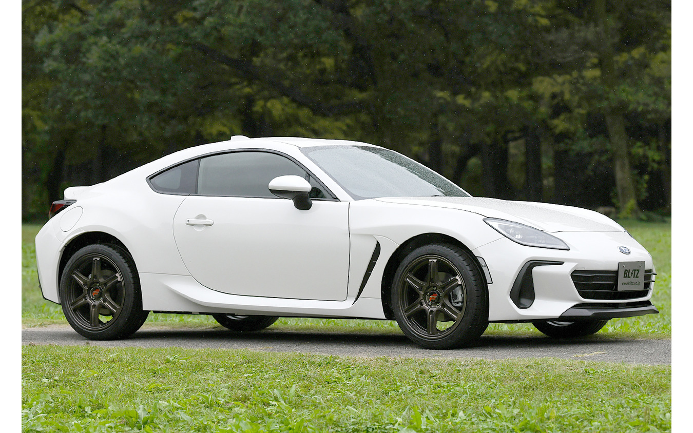 BRZ × MiD RMPレーシング R60　推奨サイズ：18×8.0J Inset45 5H-100／カラー：クラシカルブロンズ／タイヤサイズ：225/40R18