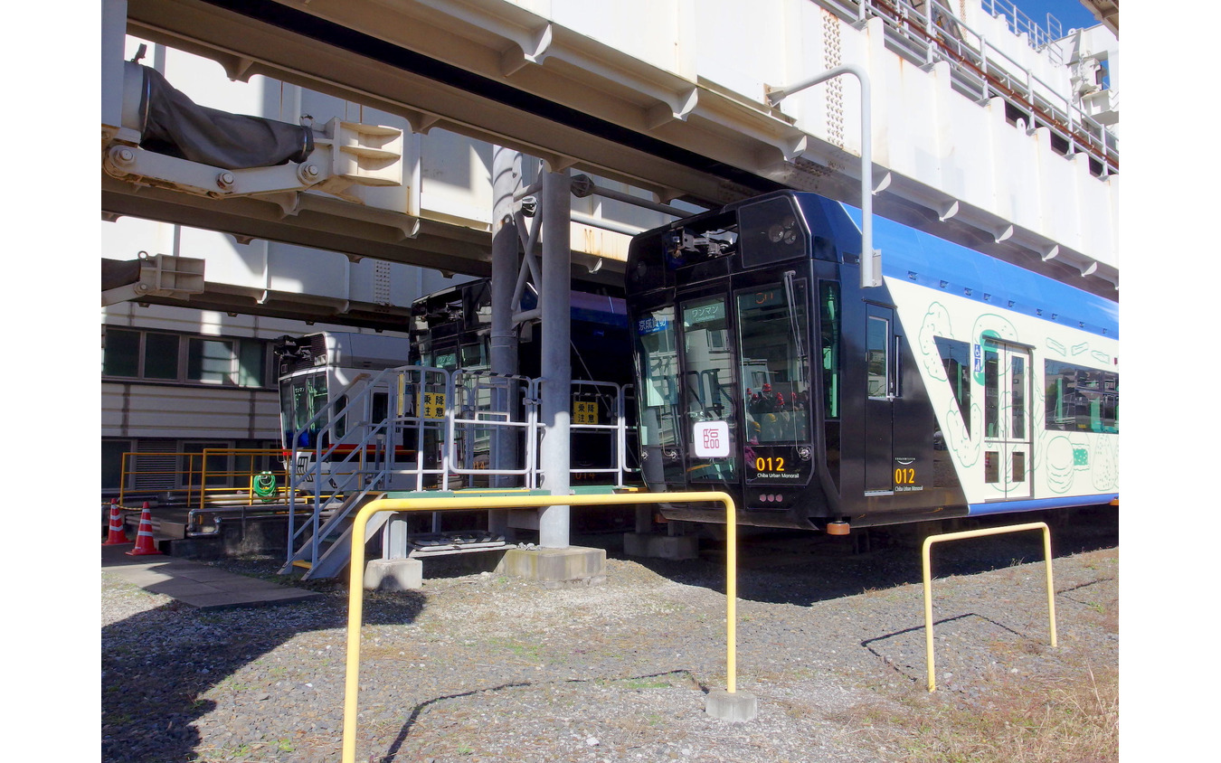 3600形＆アーバンフライヤー0形で行く！　モノレール車両基地見学ツアー