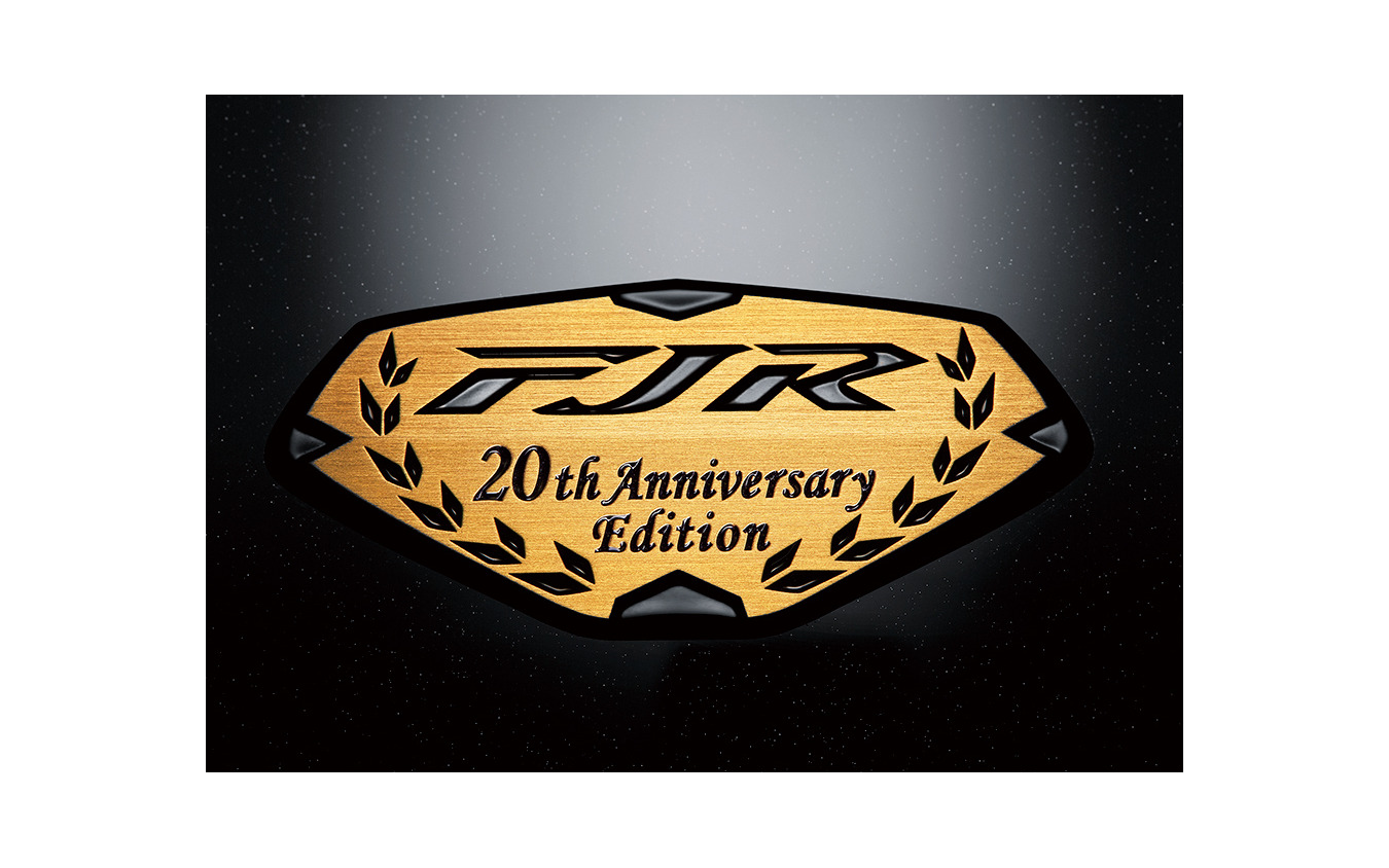 ゴールドの20周年記念エンブレム