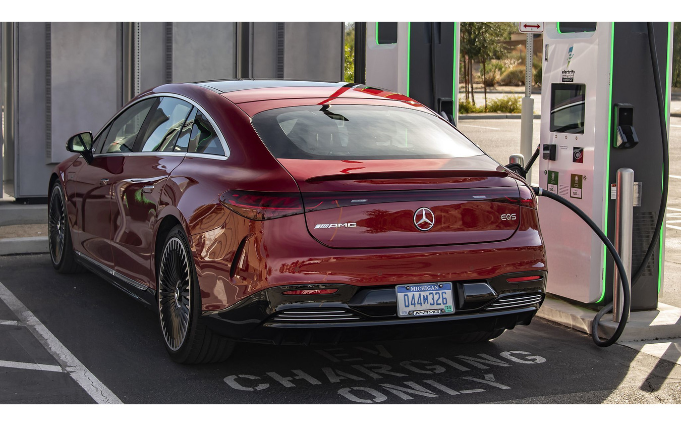 メルセデスAMG EQS 53 4MATIC +