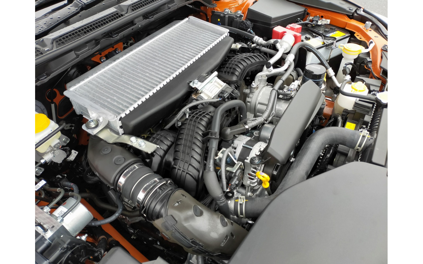 新型WRX S4に搭載されているFA24型ボクサーエンジン