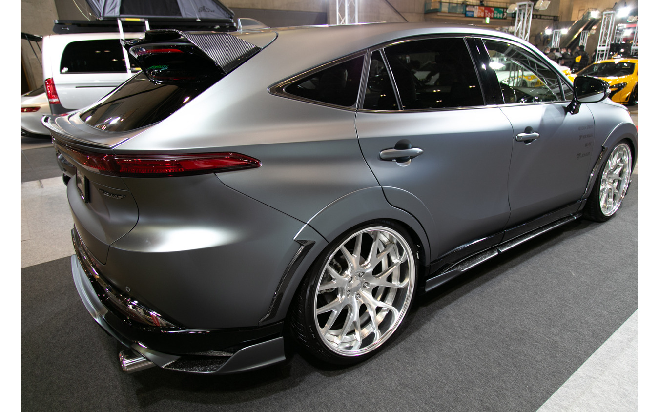 ARTISAN SPIRITS:GR 86のエアロパーツやハリアー、レクサスカスタムカーを展示…東京オートサロン2022