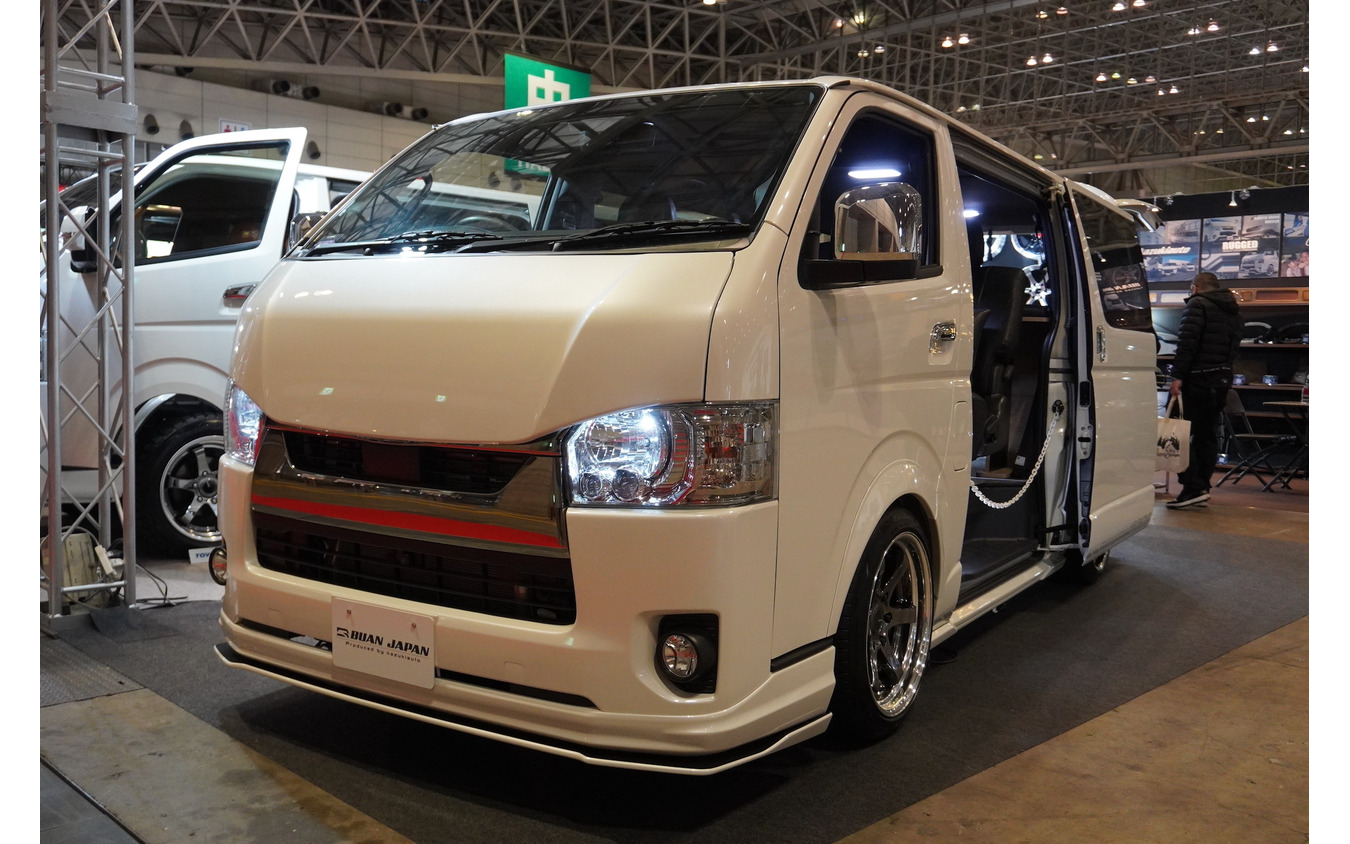 カズキオート・ブアン・ハイエース(東京オートサロン2022)
