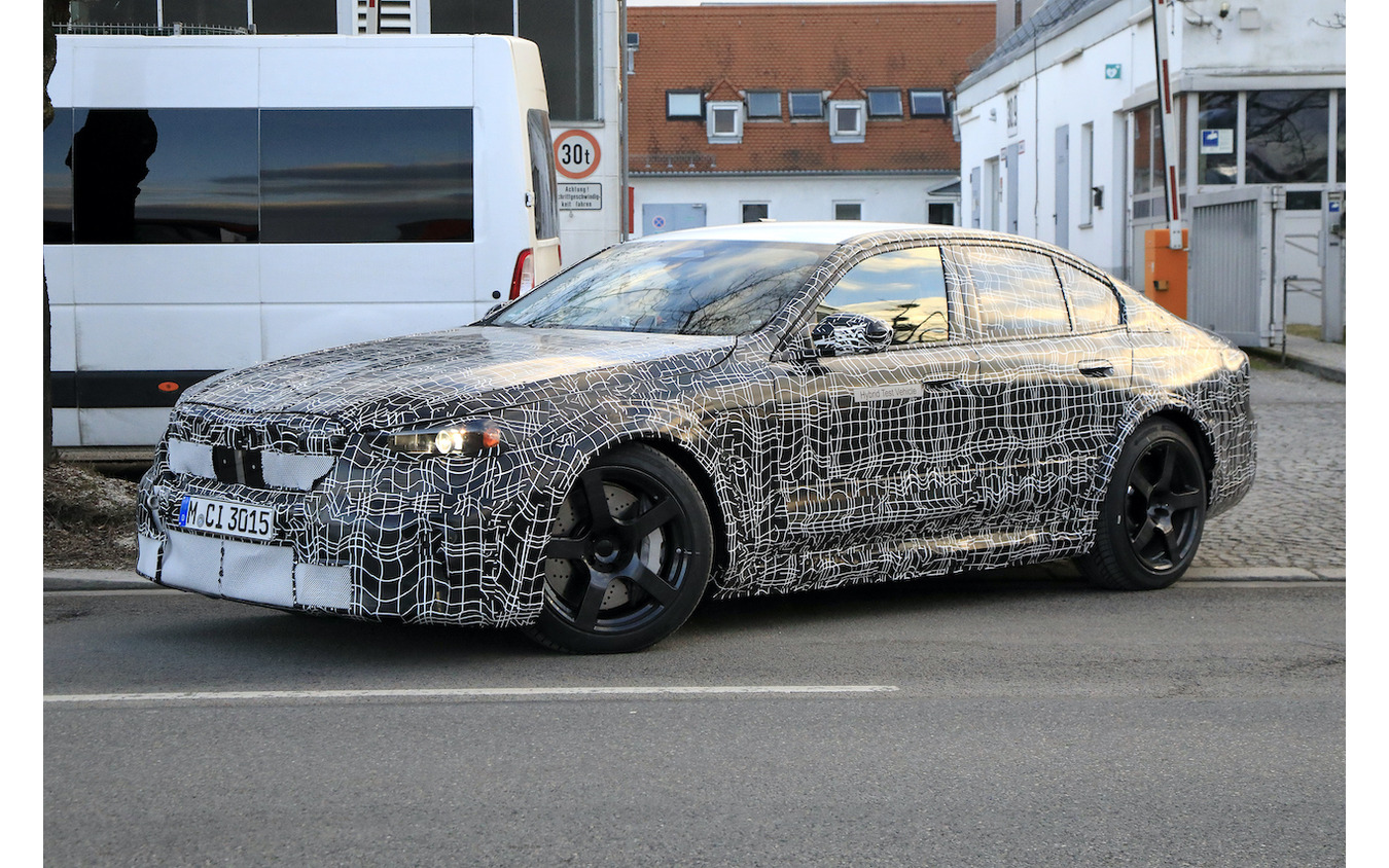 BMW M5セダン 次期型プロトタイプ(スクープ写真)