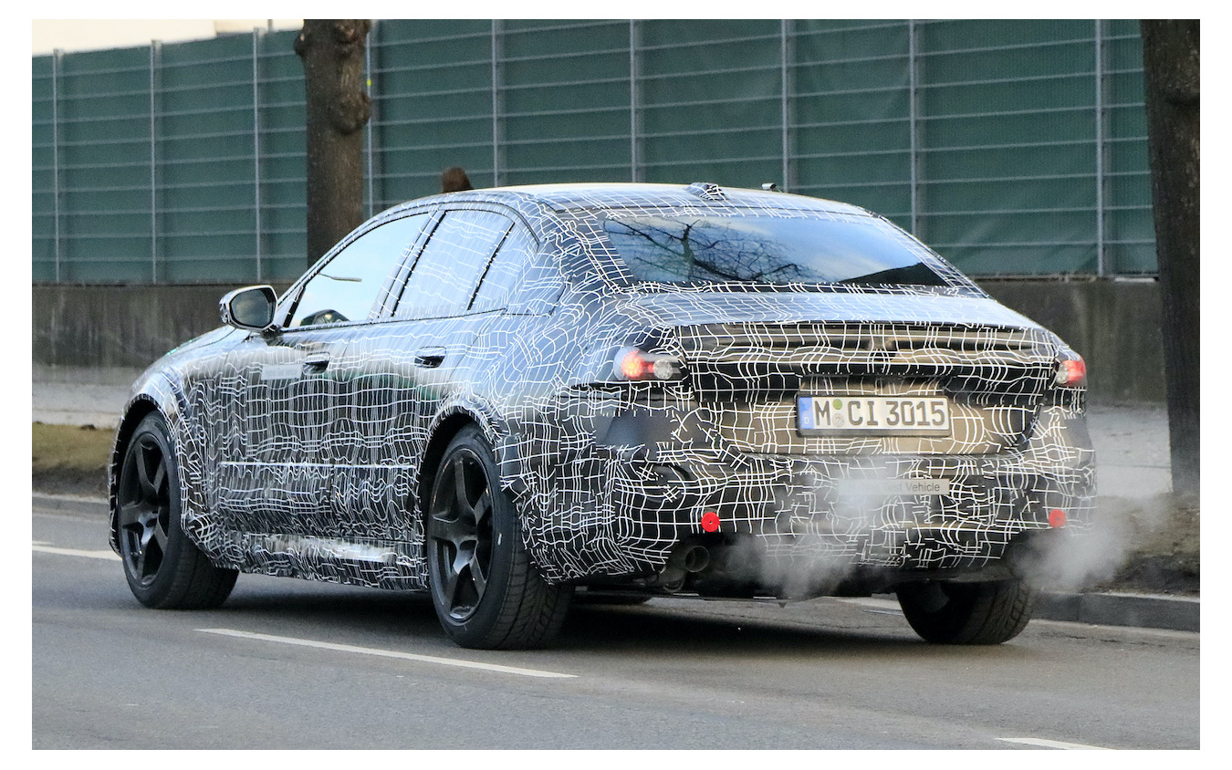 BMW M5セダン 次期型プロトタイプ(スクープ写真)