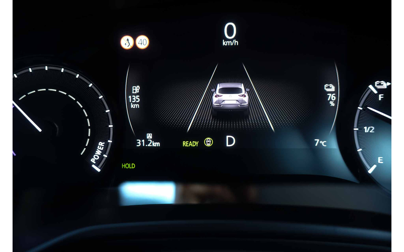 航続距離135kmの表示。すでに心穏やかではない。
