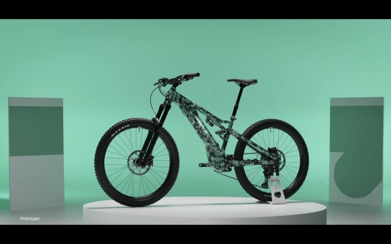 ヤマハ発動機の新型eバイクコンセプト(動画スクリーンショット)