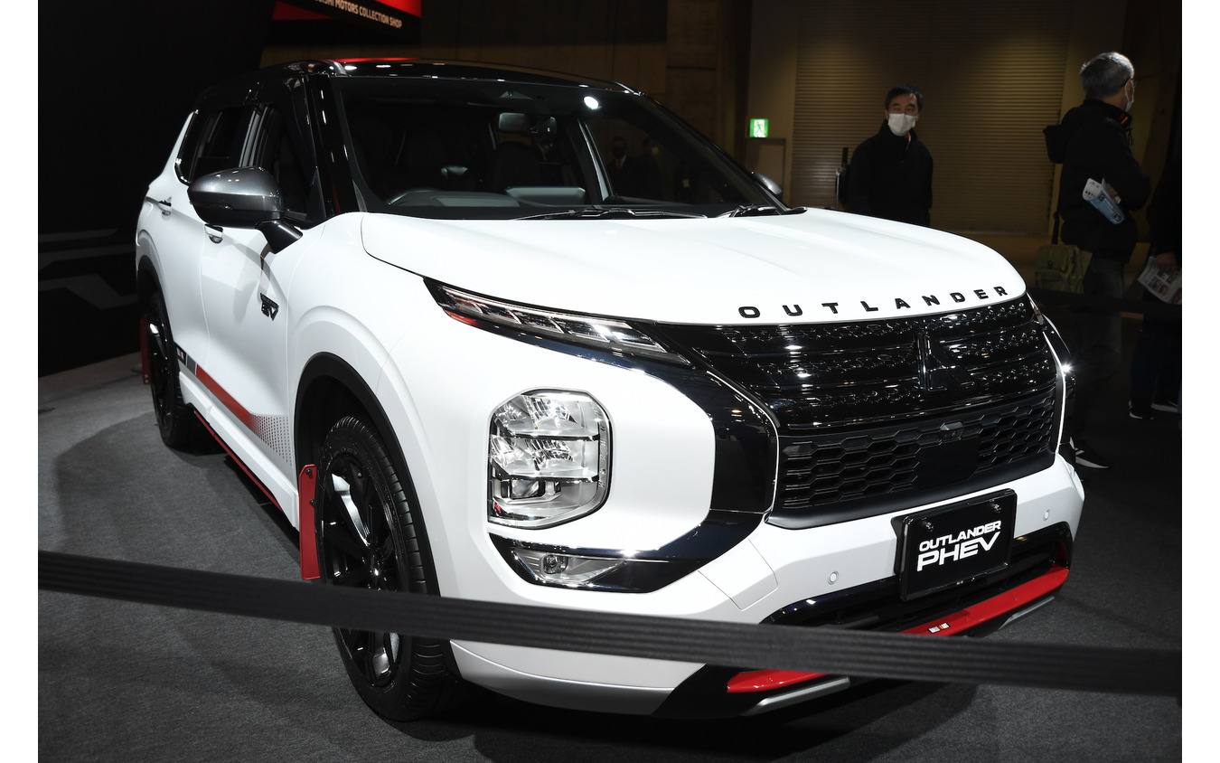 三菱 アウトランダーPHEV ラリーアートスタイル（東京オートサロン2022）